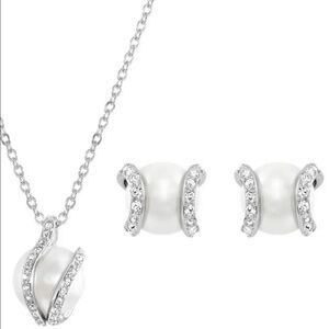 Swarovski Faux Pearl Earring & Necklace Set